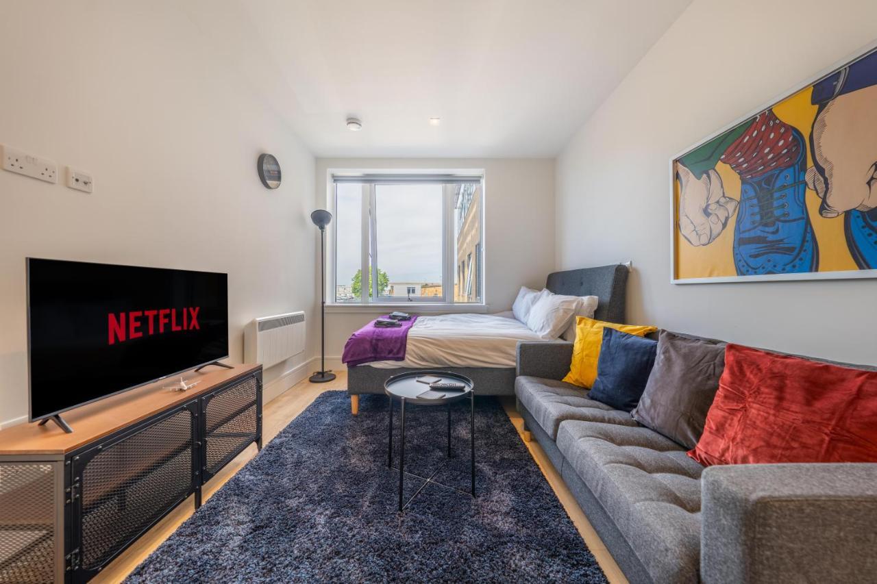 Cozy Apartments - Free Wifi And Parking Onsite Feltham Exterior photo