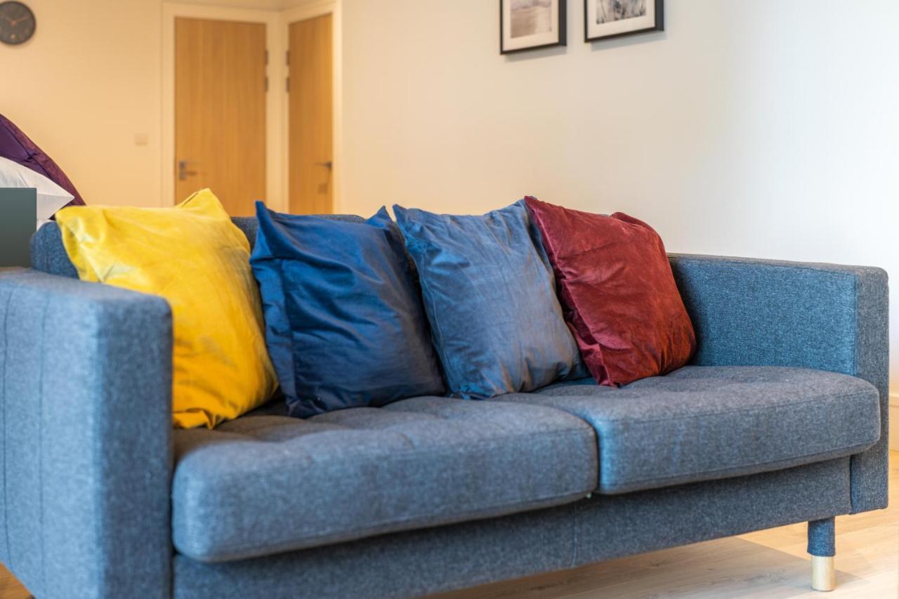 Cozy Apartments - Free Wifi And Parking Onsite Feltham Exterior photo