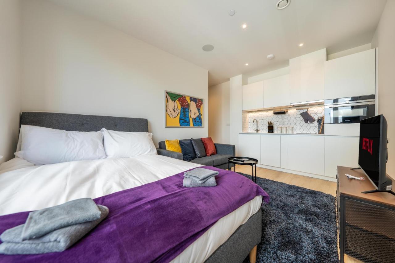 Cozy Apartments - Free Wifi And Parking Onsite Feltham Exterior photo