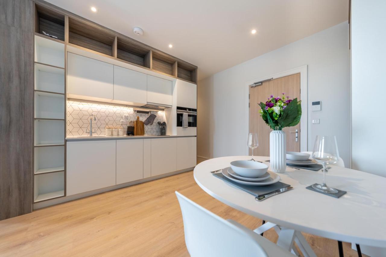 Cozy Apartments - Free Wifi And Parking Onsite Feltham Exterior photo