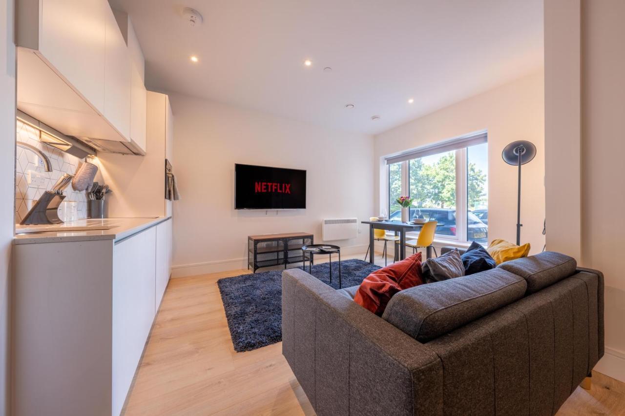 Cozy Apartments - Free Wifi And Parking Onsite Feltham Exterior photo