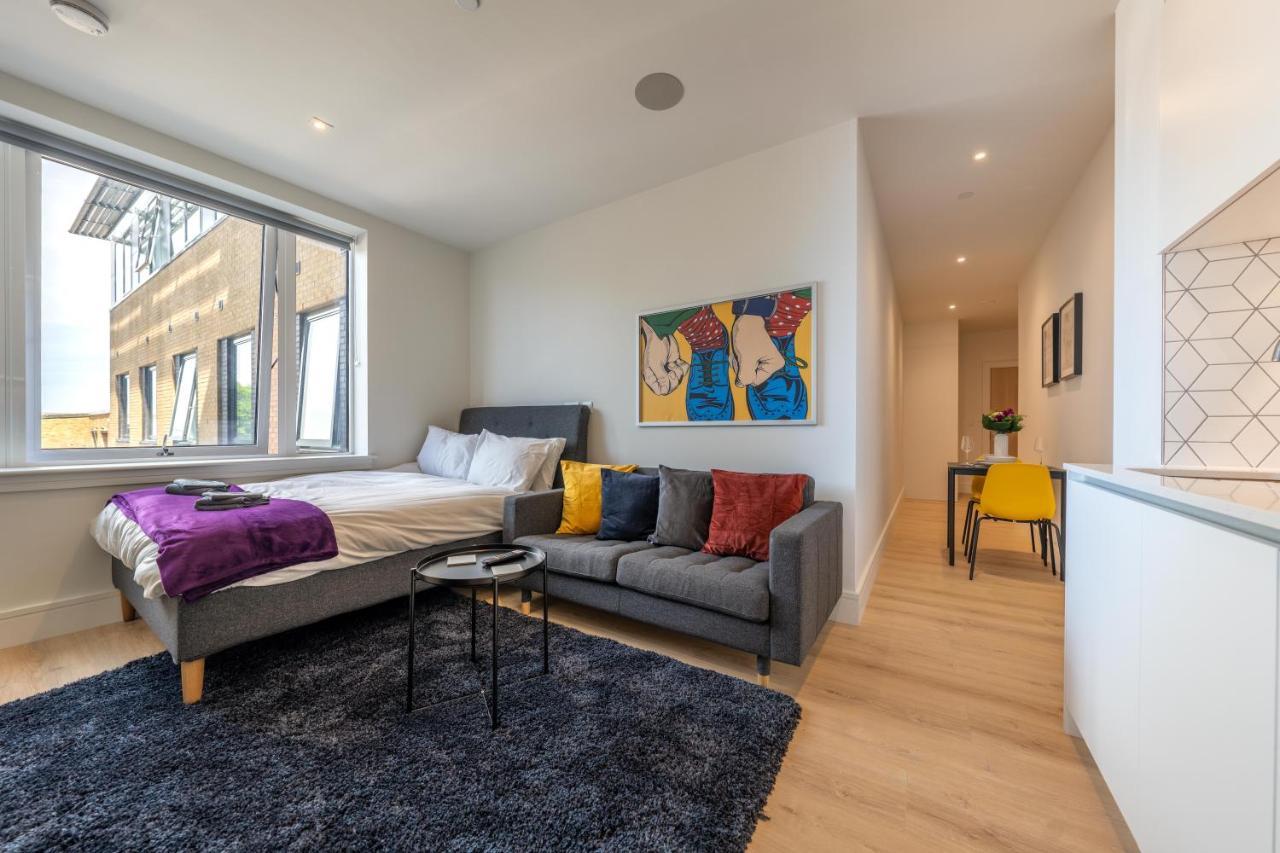 Cozy Apartments - Free Wifi And Parking Onsite Feltham Exterior photo